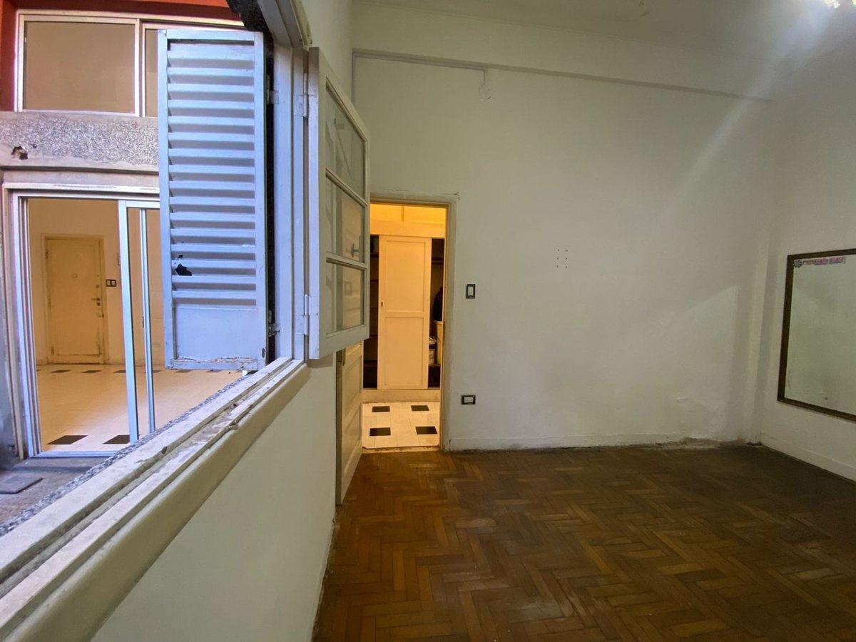 Foto de VENTA Depto 2 Amb con Patio Av. H. Yrigoyen, imagen 5
