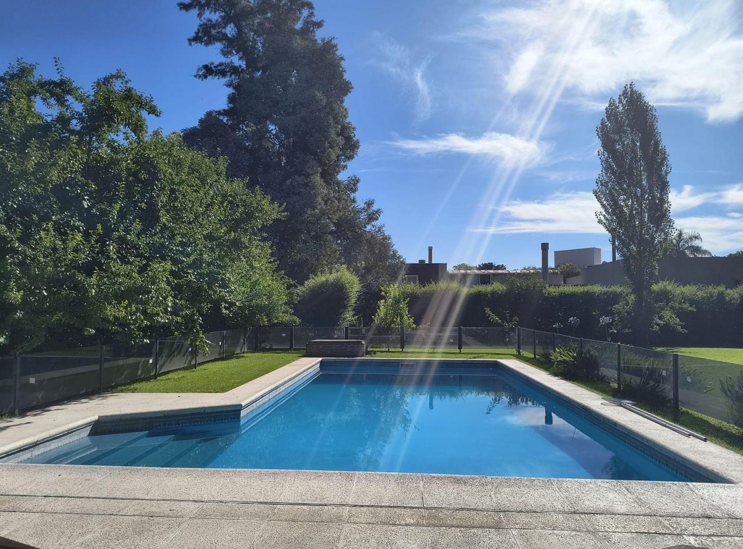 Foto de ESPECTACULAR CASA CON GRAN PARQUE Y AMPLIA PILETA, imagen 3