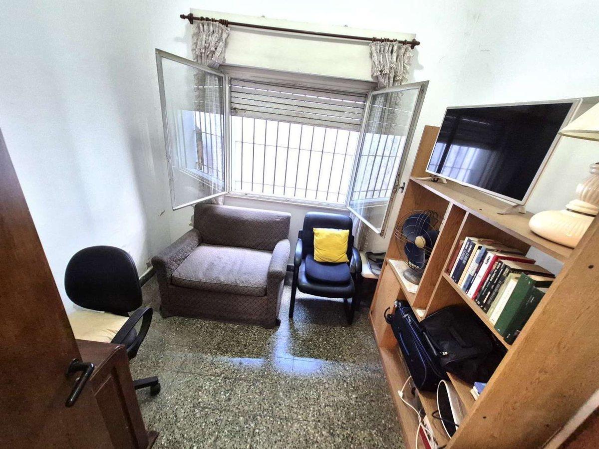 Foto de VENTA CASA 4 AMB-COCHERA-TERRAZA-PATIO-LANUS OESTE, imagen 2