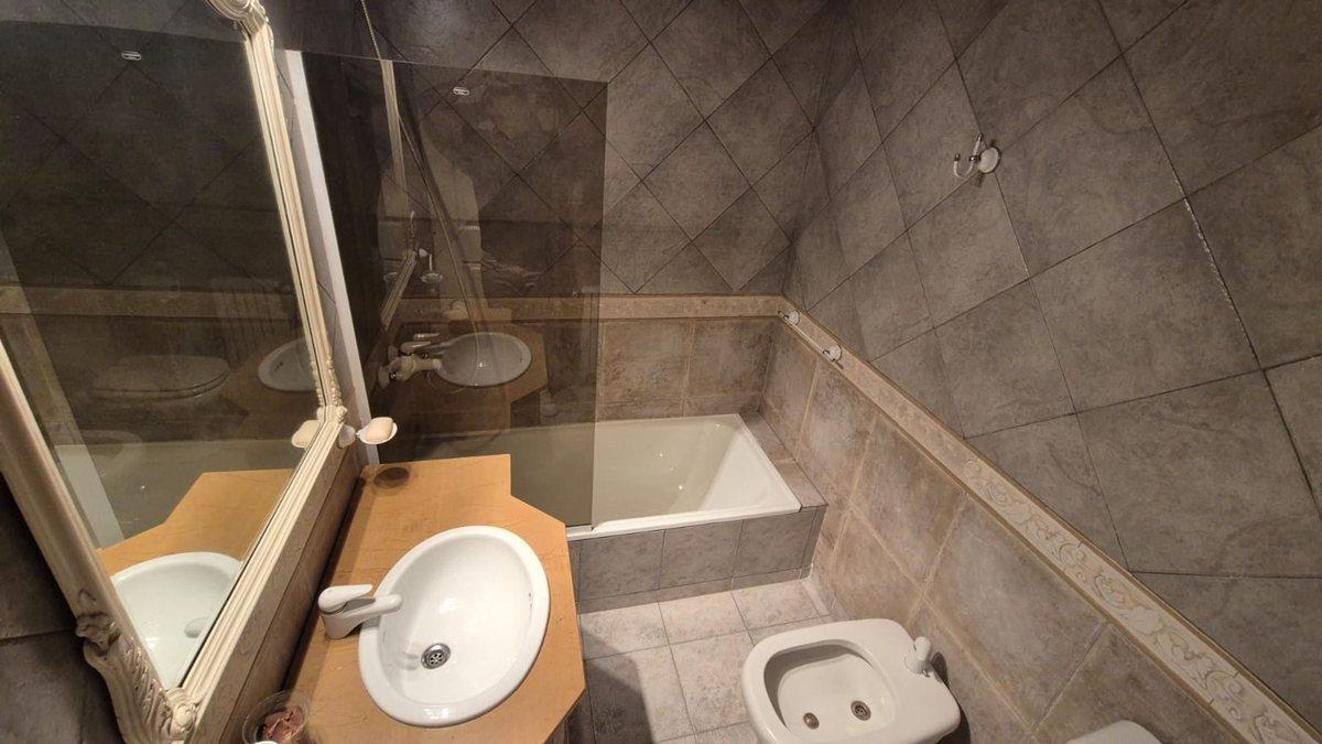 Foto de VENTA DEPARTAMENTO TRIPLEX C/ QUINCHO Y COCHERA, imagen 2