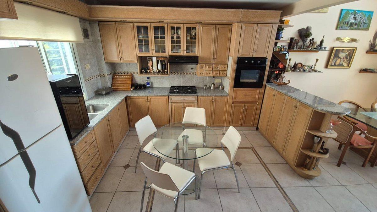 Foto de VENTA DEPARTAMENTO TRIPLEX C/ QUINCHO Y COCHERA, imagen 1