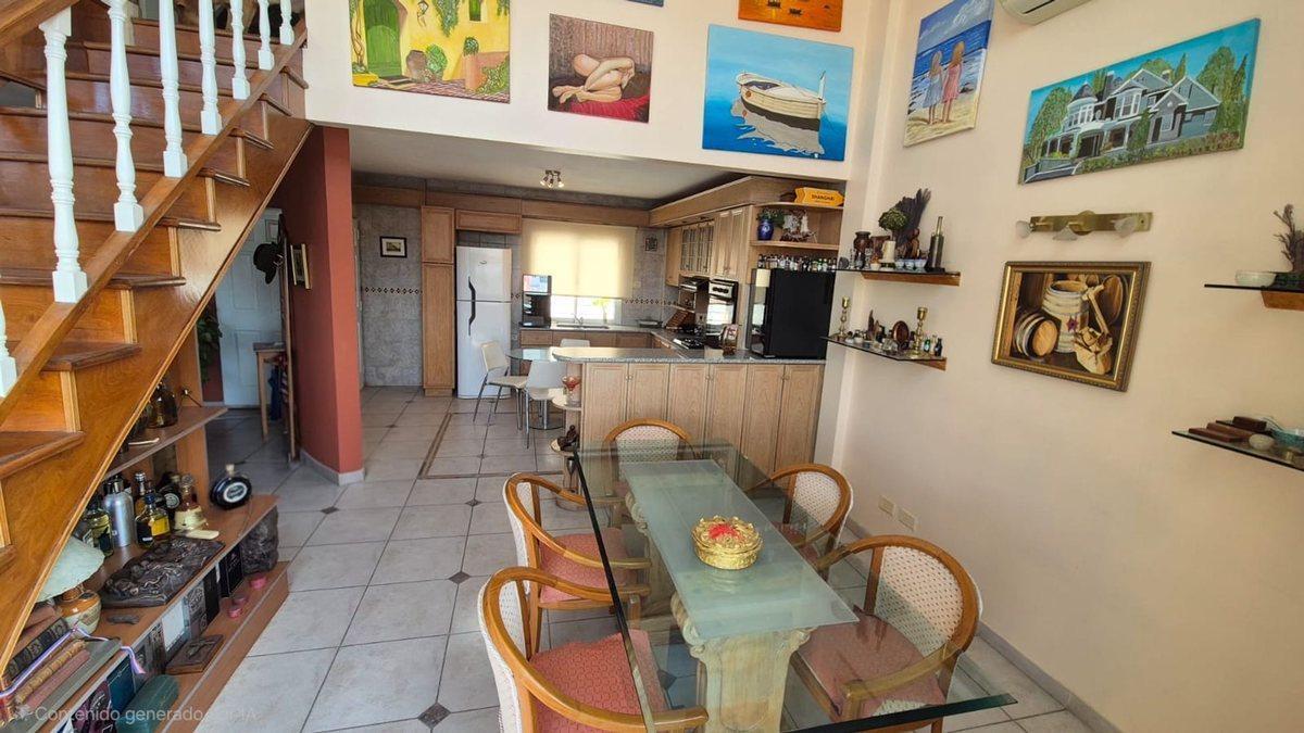 Foto de VENTA DEPARTAMENTO TRIPLEX C/ QUINCHO Y COCHERA, imagen 3