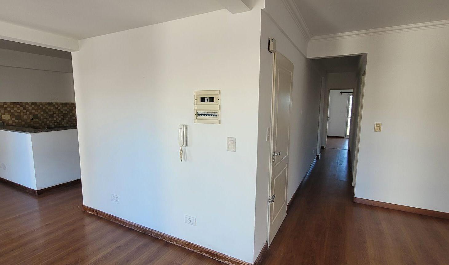 Foto de DEPARTAMENTO PISO COMPLETO 4 AMB. C/COCHERA LANUS, imagen 3
