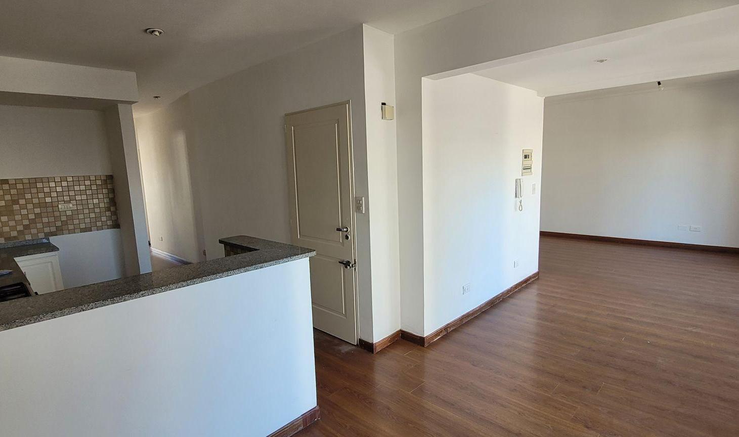 Foto de DEPARTAMENTO PISO COMPLETO 4 AMB. C/COCHERA LANUS, imagen 2