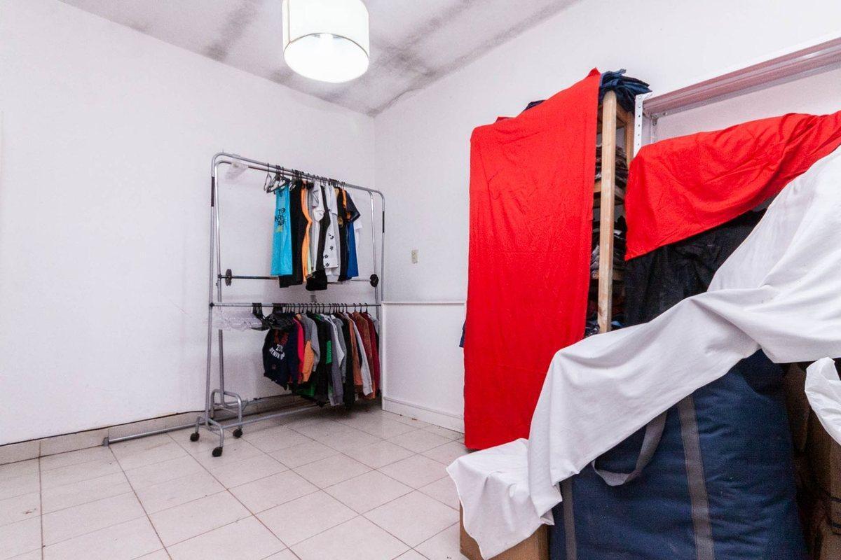 Foto de VENTA CASA 2 DORM, GARAGE Y LOCAL AP.CRED-LANUS E., imagen 4