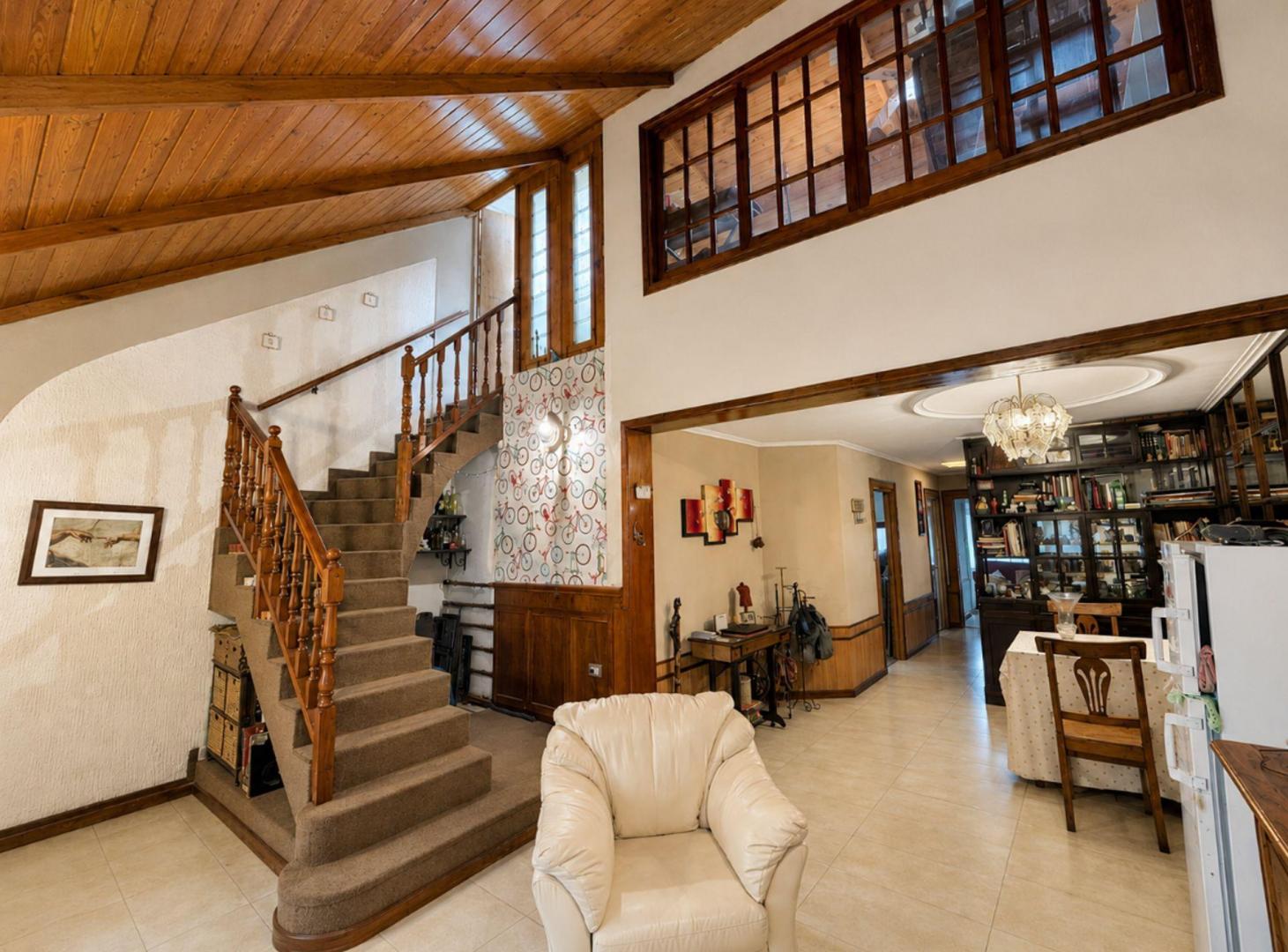 Foto de CHALET 5 AMB C/JARDÍN, PISCINA QUINCHO Y COCHERA, imagen 1