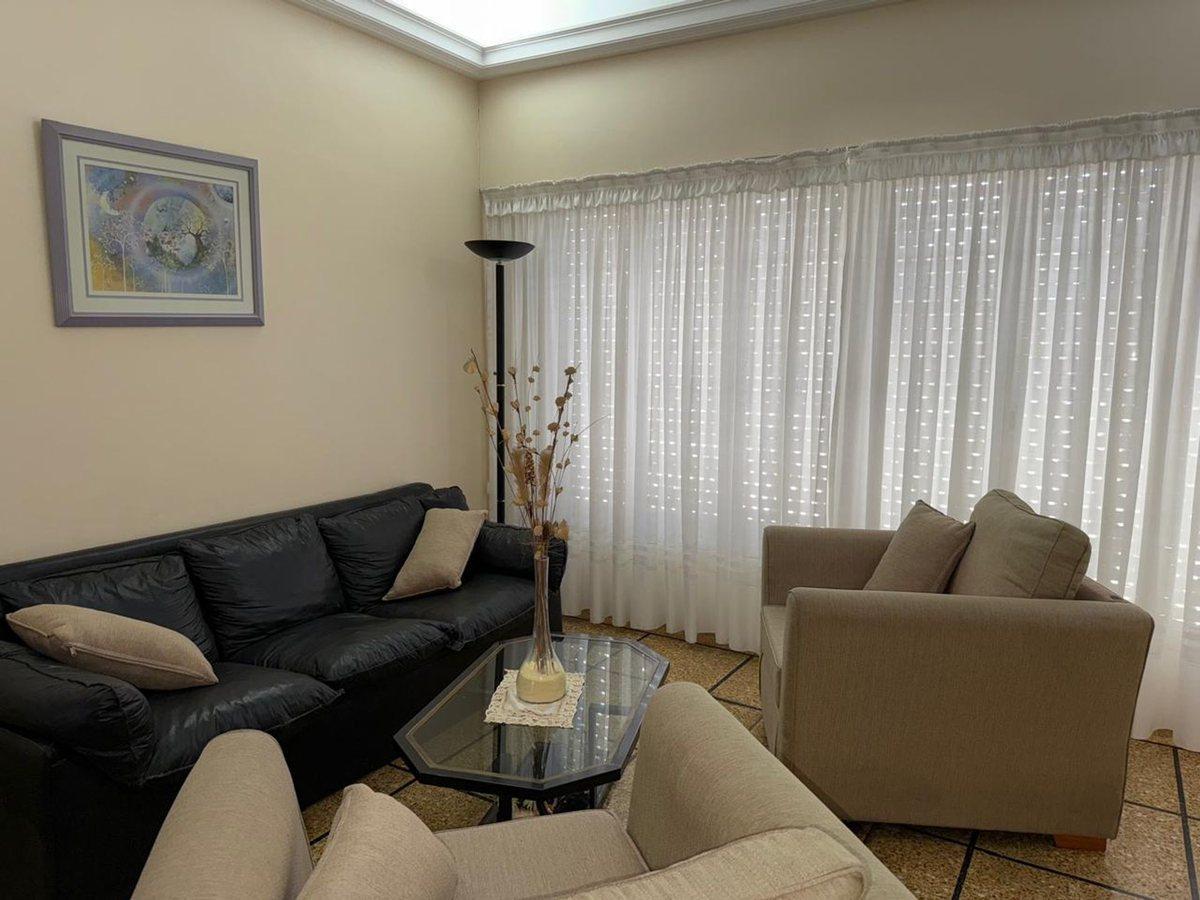 Foto de CASA EN VENTA C/AMPLIO FONDO Y QUINCHO-AVELLANEDA, imagen 3