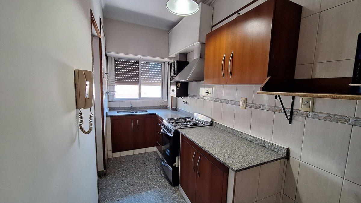 Foto de VENTA PH DE 3 AMB CON TERRAZA PROPIA. LANÚS, imagen 2