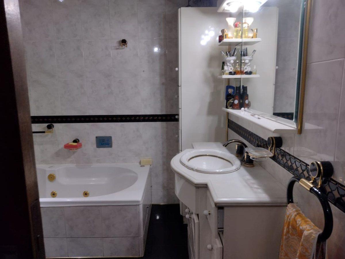 Foto de CASA DUPLEX EN VTA EN R. DE ESCALADA (510 M2)., imagen 4