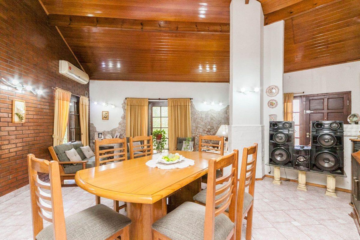 Foto de Casa 4 ambs. c/cochera. Parque y quincho., imagen 1