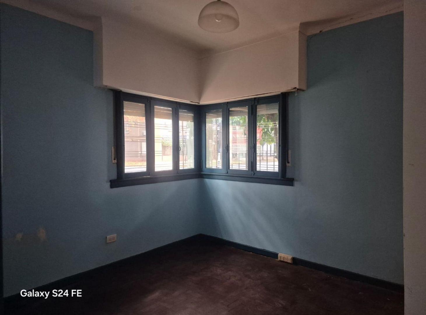 Foto de CASA USO PROF. O COMERCIAL EN ALQUILER L.ZAMORA O., imagen 2