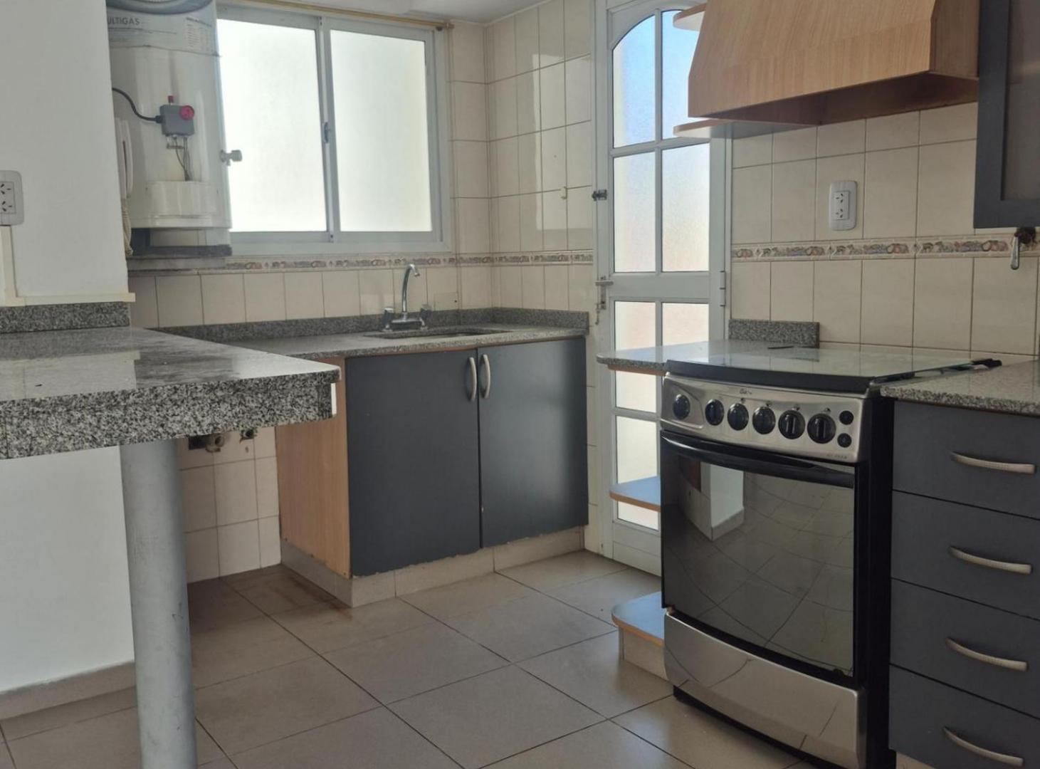 Foto de DEPARTAMENTO 3 AMB FTE CON BALCON Y COCHERA LANUS, imagen 3