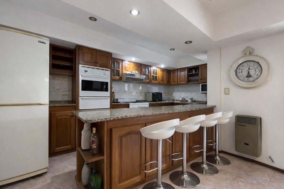 Foto de CASA 5 AMB CON PATIO, QUINCHO, PILETA Y GALPÓN, imagen 3