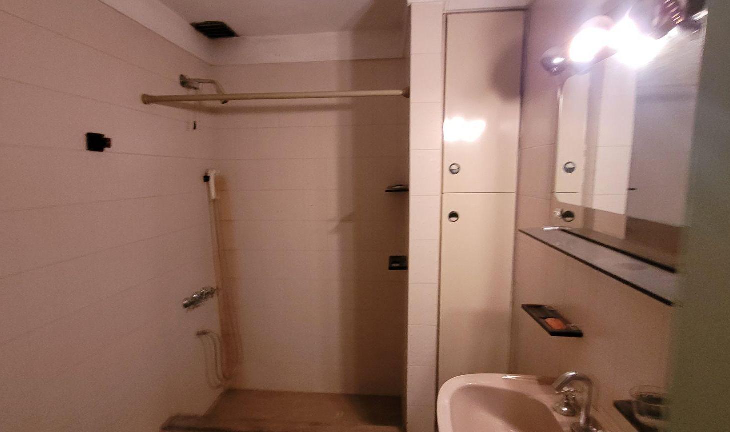 Foto de LOCAL COMERCIAL C/CASA 3 AMB. ESCALADA ESTE, imagen 4