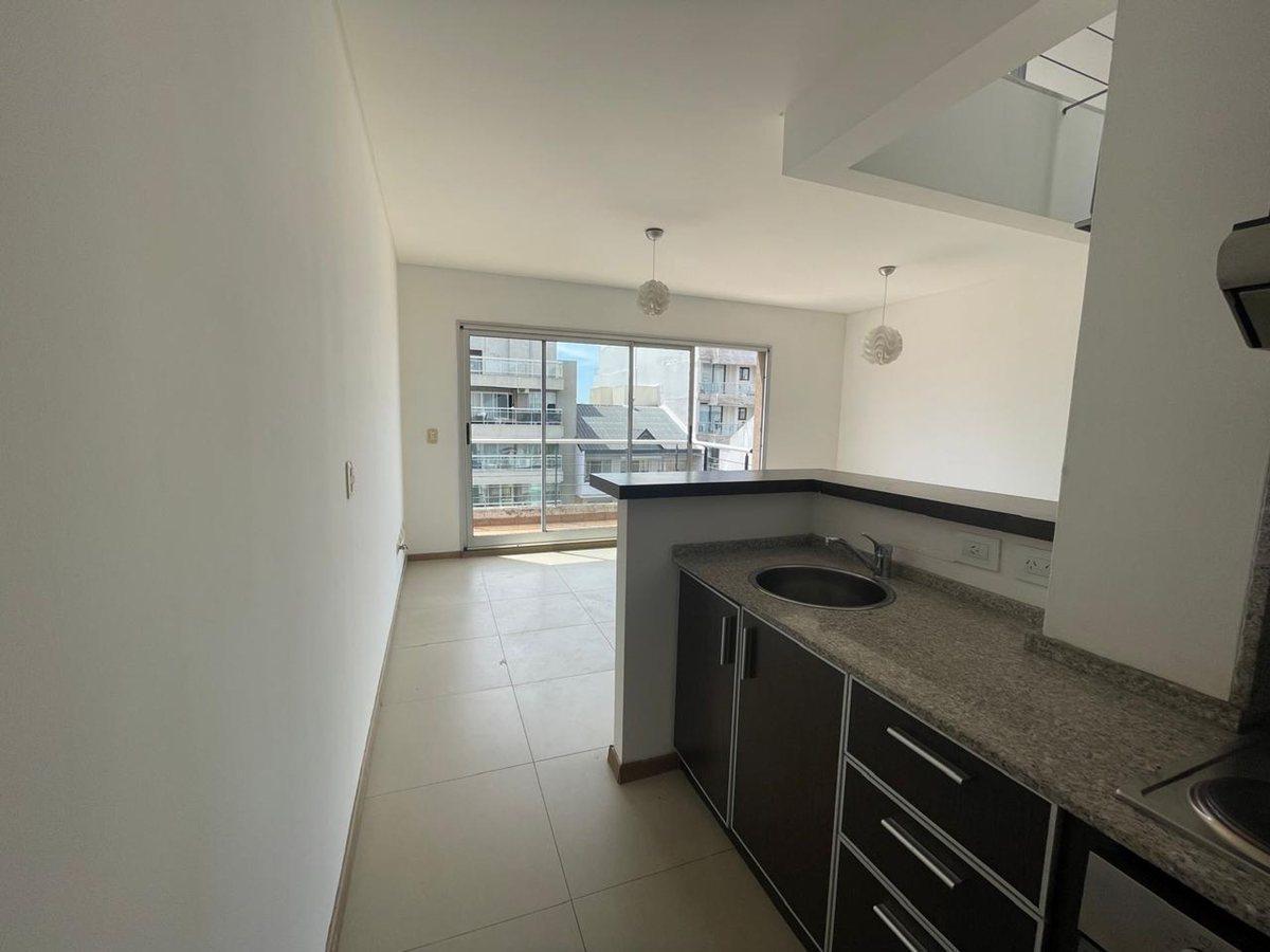Foto de HERMOSO DEPTO 2 AMB C/ BALCON PATIO Y PARRILLA, imagen 2
