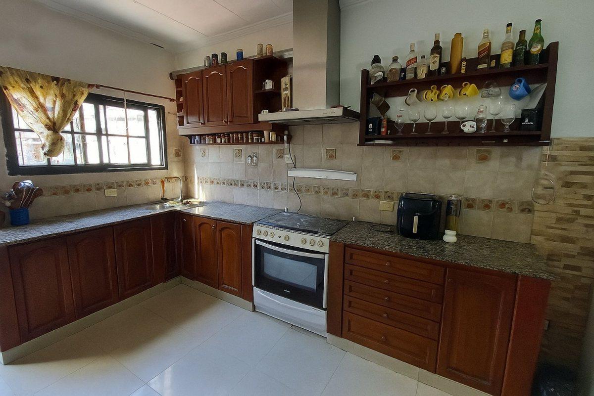 Foto de PH 5 AMB. 3 DORM, 2 BAÑOS, PATIO, COCHERA, QUINCHO, imagen 4