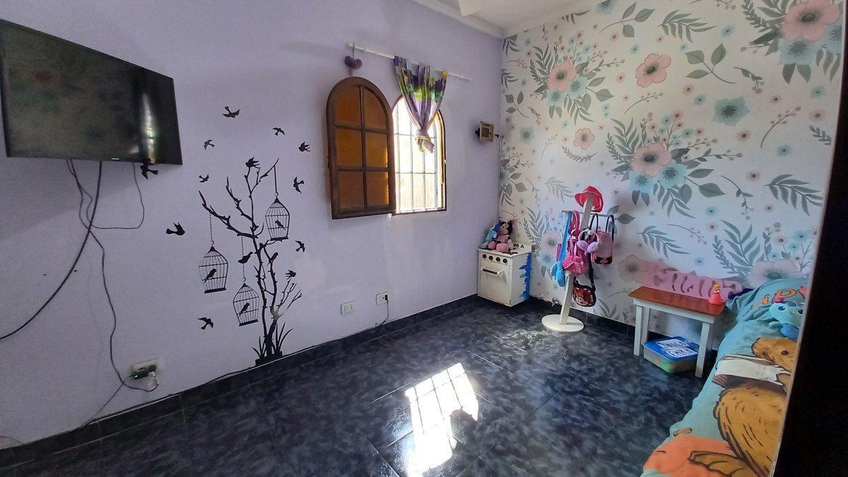 Foto de PH 5 AMB. 3 DORM, 2 BAÑOS, PATIO, COCHERA, QUINCHO, imagen 2