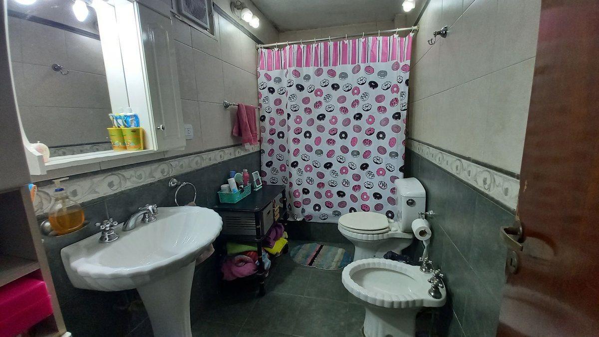 Foto de PH 5 AMB. 3 DORM, 2 BAÑOS, PATIO, COCHERA, QUINCHO, imagen 3