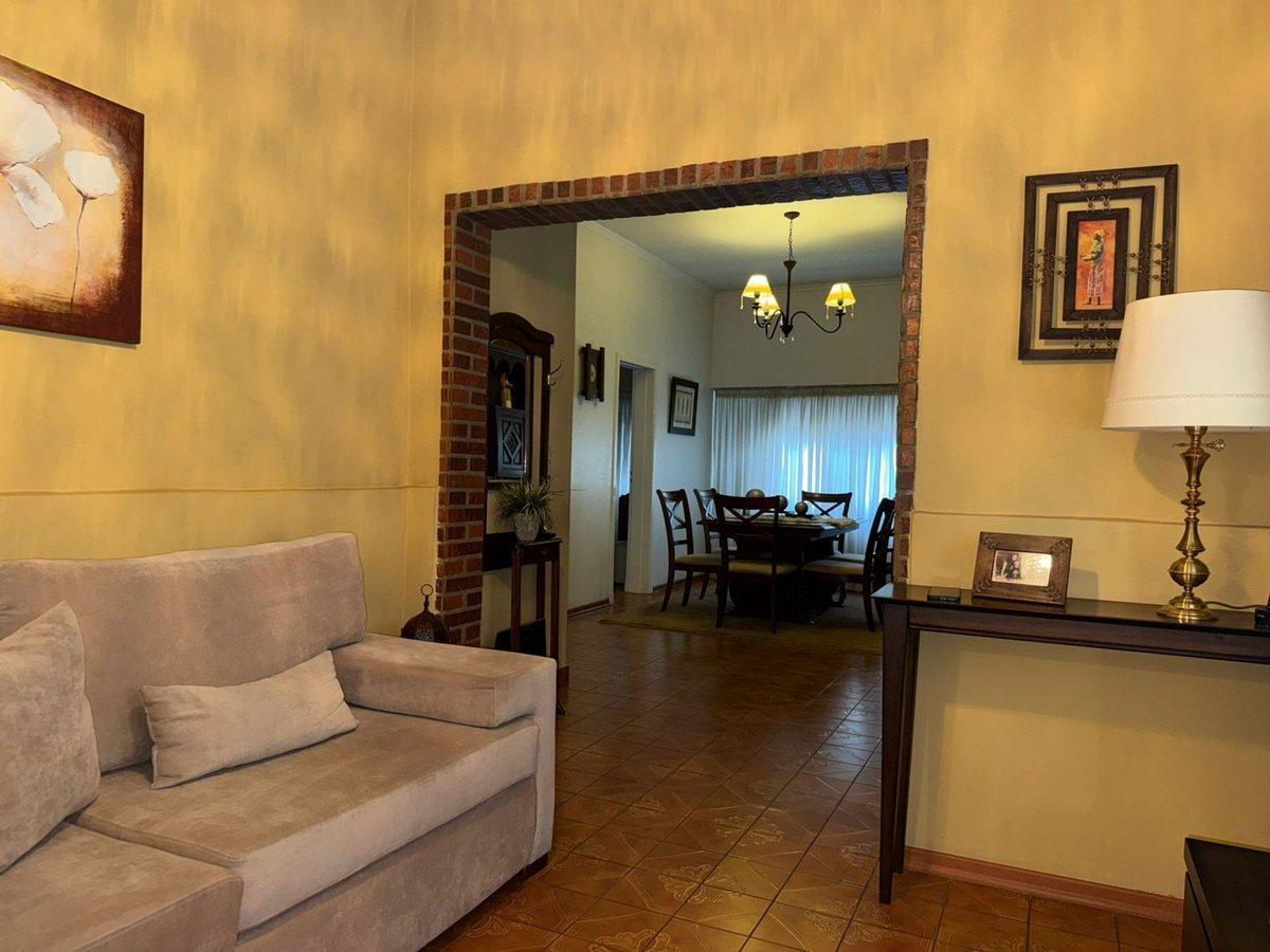 Foto de VENTA CASA C/GARAGE,FONDO, QUINCHO Y TERRAZA-WILDE, imagen 2