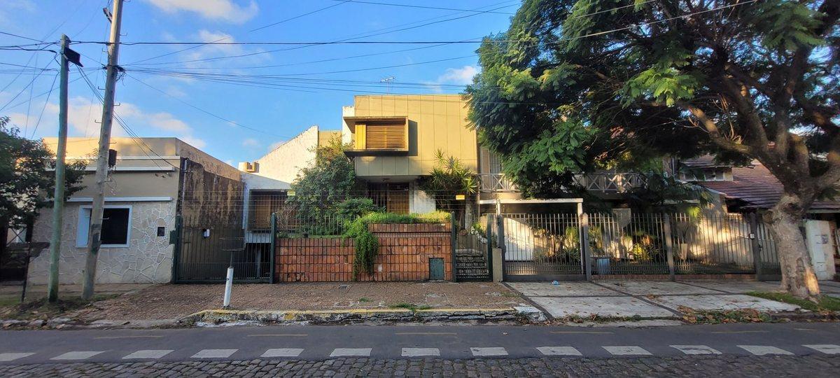 Foto de CASA EN 2 PLANTAS C/ COCHERA CUBIERTA FONDO LIBRE, imagen 4