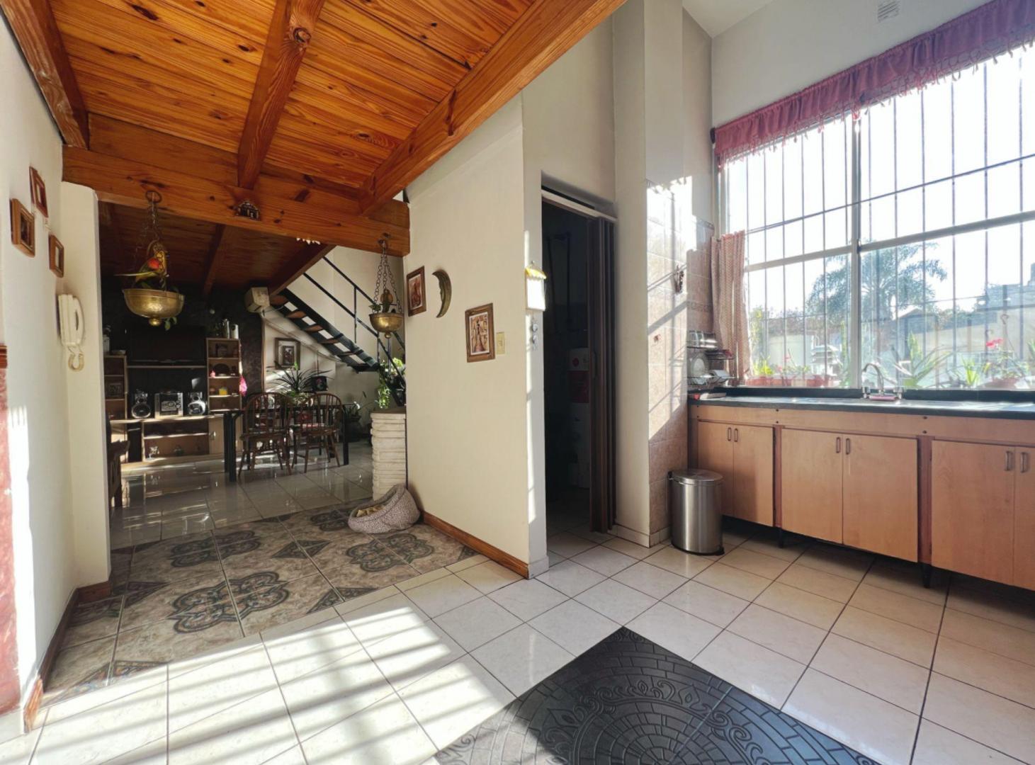 Foto de VENTA DEPARTAMENTO 4 AMB. DE 110 M2 LANUS ESTE., imagen 4