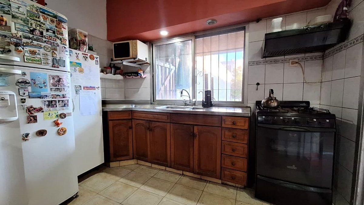 Foto de Casa 4 amb | Fondo libre y pileta. Lote de 414m2, imagen 5