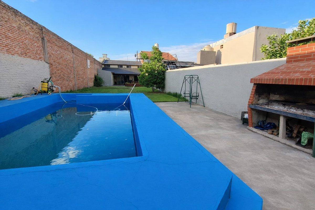 Foto de Casa 4 amb | Fondo libre y pileta. Lote de 414m2, imagen 4
