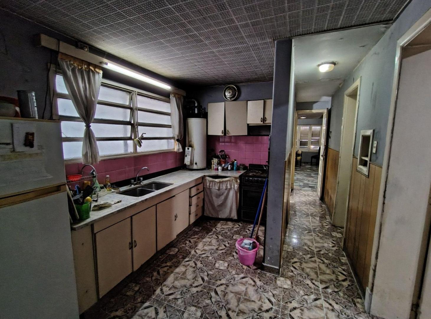 Foto de Casa 3 amb. Pileta.Lote 8,66 X 37 metros.Temperley, imagen 2