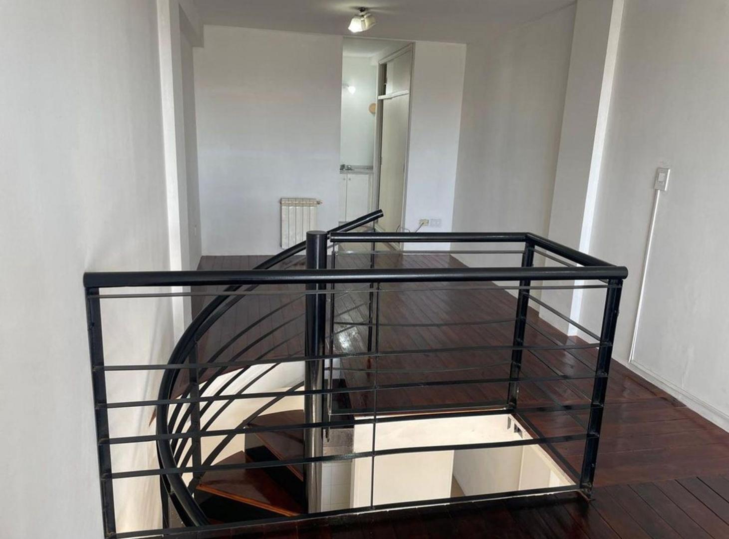 Foto de HERMOSO DEPARTAMENTO TIPO DUPLEX 2 AMB Y 1/2, imagen 3