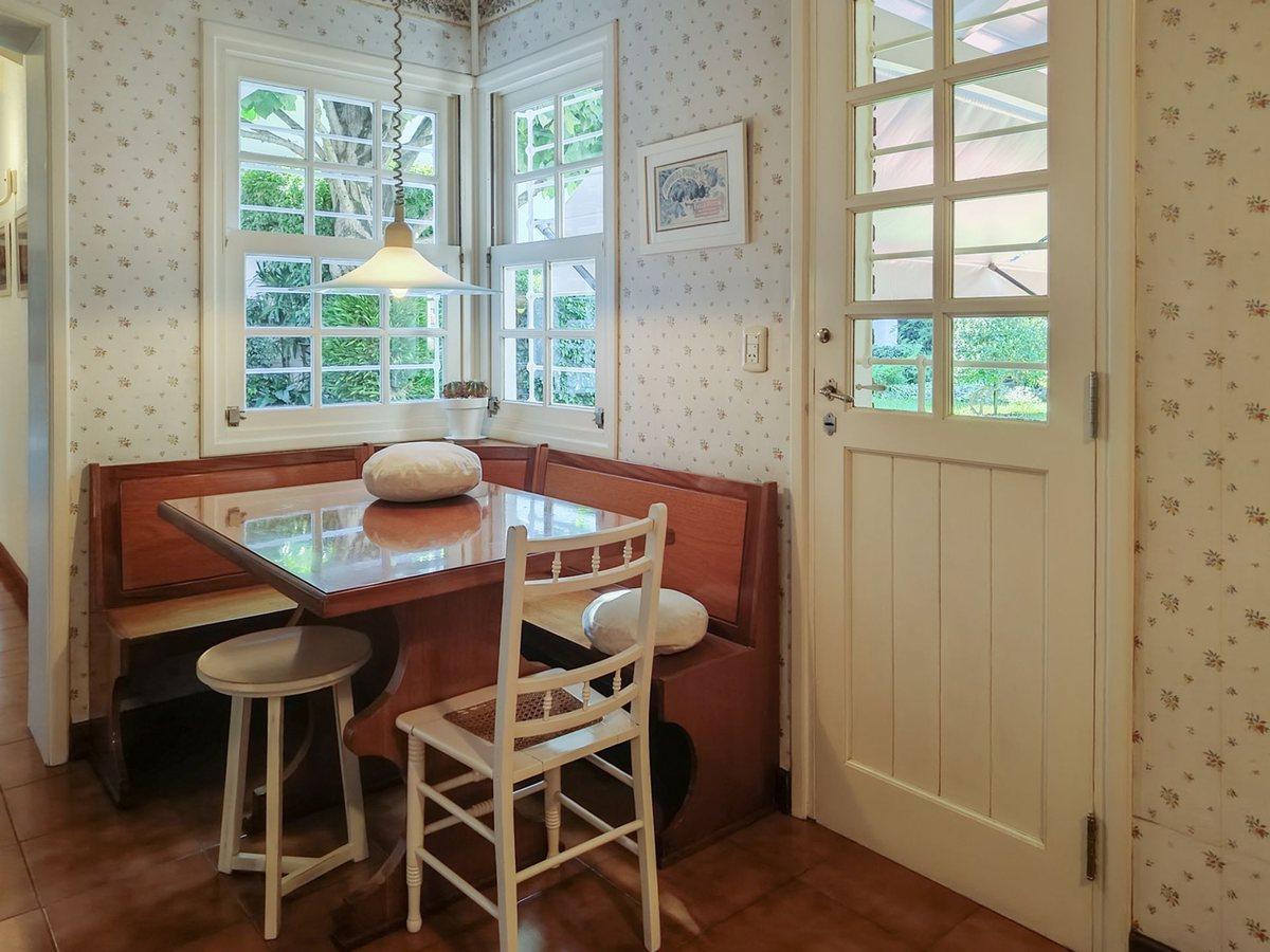 Foto de EXCELENTE CHALET, LOTE 20X25, BARRIO PARQUE BERNAL, imagen 2