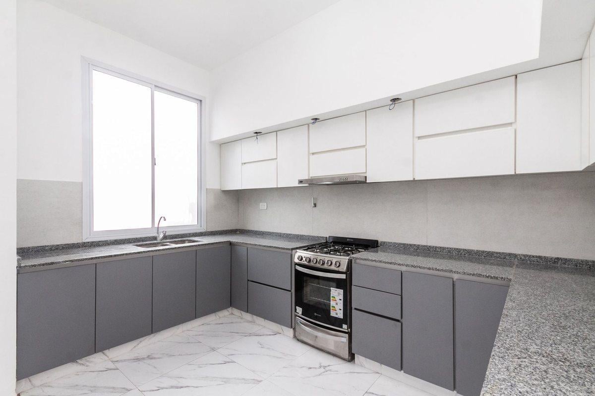 Foto de VENTA CASA A ESTRENAR 4 AMB. COCHERA LANUS ESTE, imagen 2