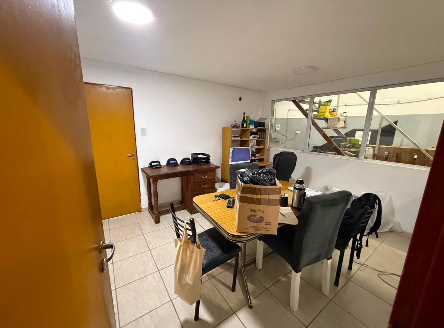 Foto de Casa con galpón en 2 ptas, en venta 267 m2 Lanús O, imagen 2