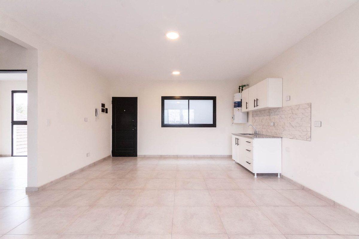 Foto de VENTA PH 3 AMB LANUS 2º B CON TERRAZA Y COCHERA, imagen 5