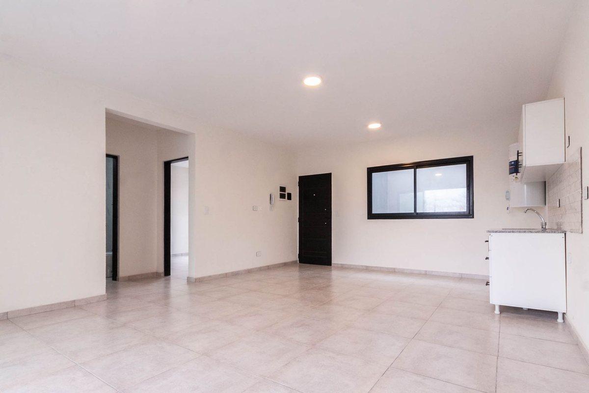 Foto de VENTA PH 3 AMB LANUS 2º B CON TERRAZA Y COCHERA, imagen 2