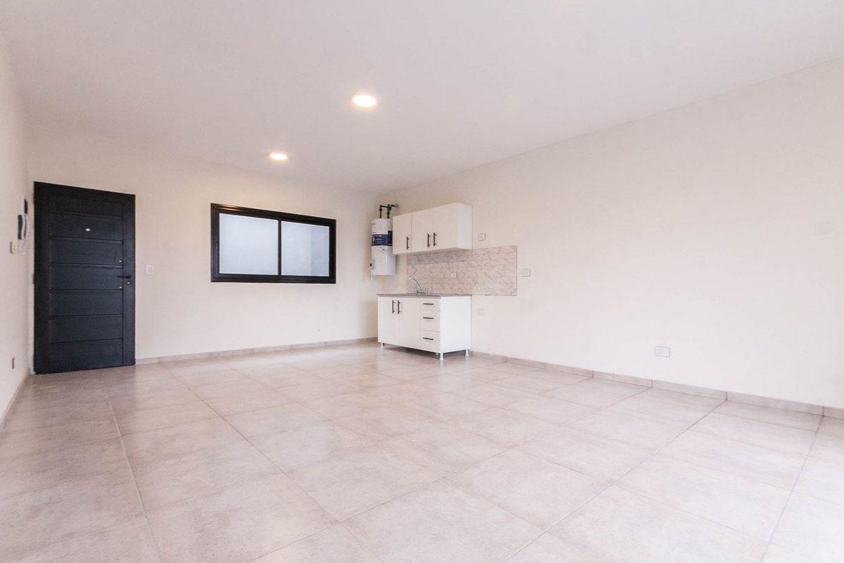 Foto de VENTA PH 3 AMB LANUS 2º B CON TERRAZA Y COCHERA, imagen 3