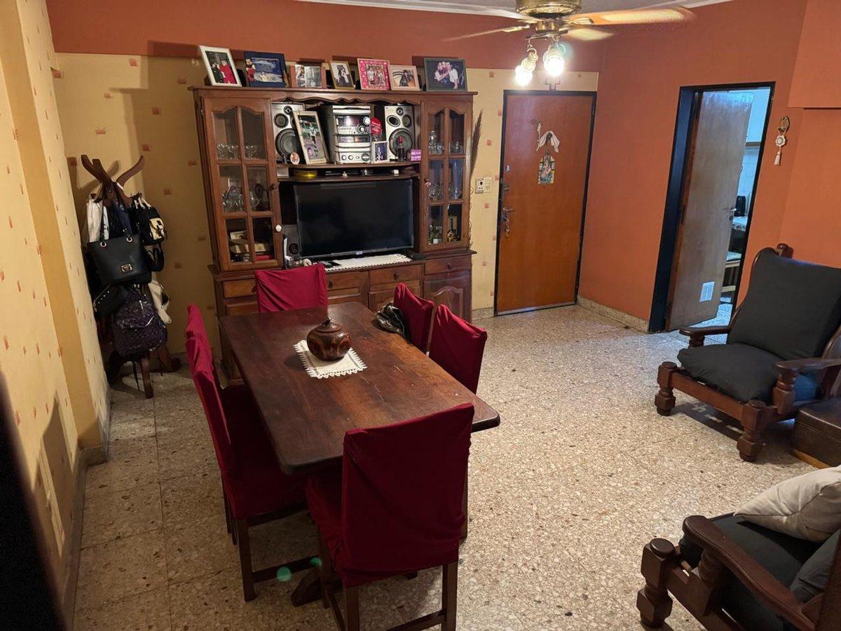 Foto de 3 AMBIENTES EN LANUSITA C/ COCHERA.-APTO CREDITO, imagen 2