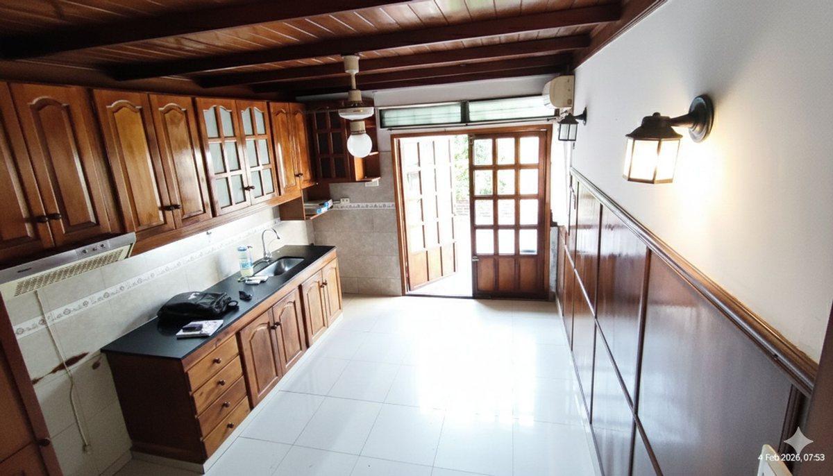 Foto de CASA ESCALADA 4 AMB. COCH. 2AUTOS C/ PARRILLA, imagen 2