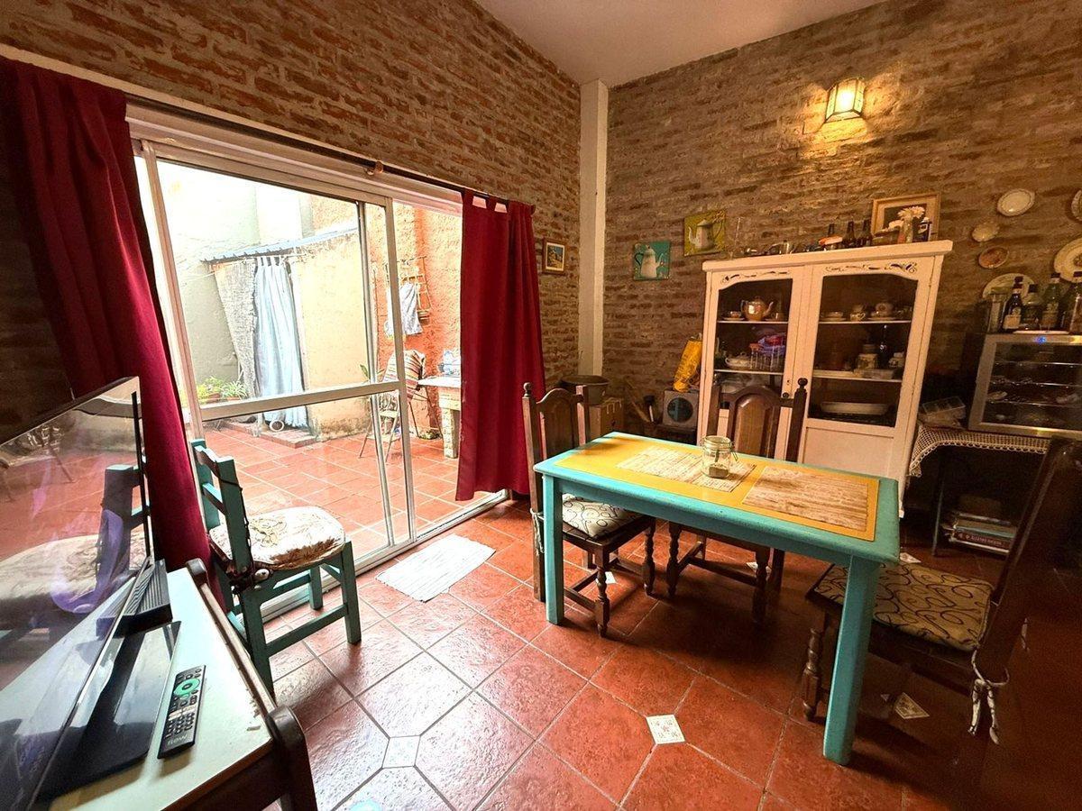 Foto de CASA 3 AMB. C/PILETA, QUINCHO, PATIO Y COCHERA, imagen 2