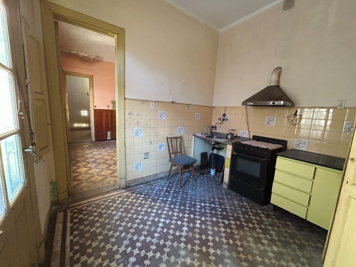Foto de EXELENTE CASA A REFACCIONAR A METROS DE 25 DE MAYO, imagen 1