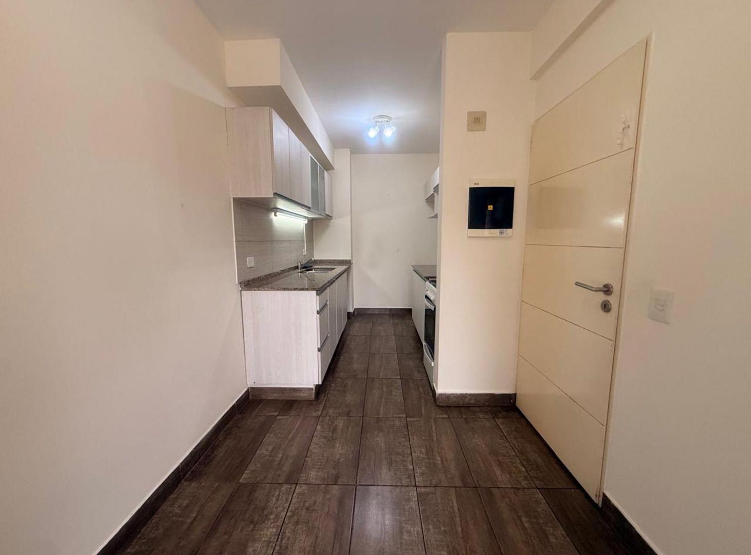 Foto de DEPARTAMENTO 3 AMB CON BALCÓN ATERRAZADO Y COCHERA, imagen 3