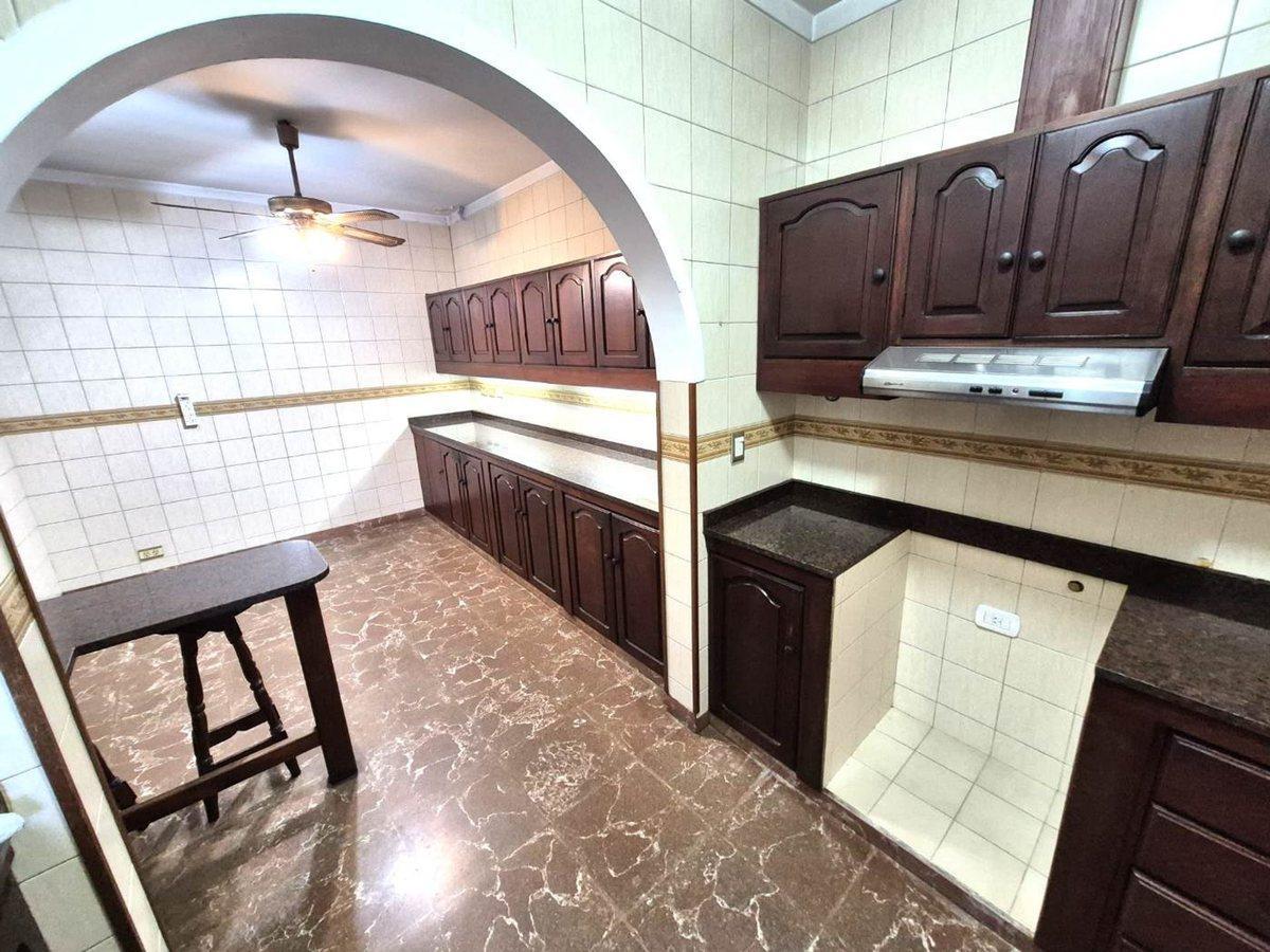 Foto de CASA 5 DORMIT-GARAG 2 autos-PATIO-PILETA!-QUINCHO!, imagen 5