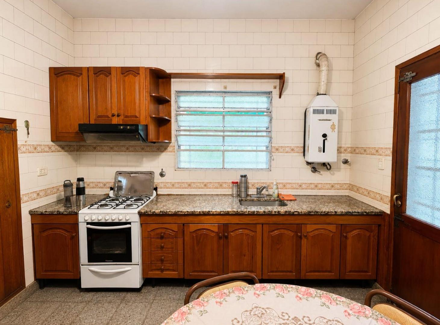 Foto de VENTA CASA 3 AMB PARQUE COCHERA GALPON LANUS OESTE, imagen 1