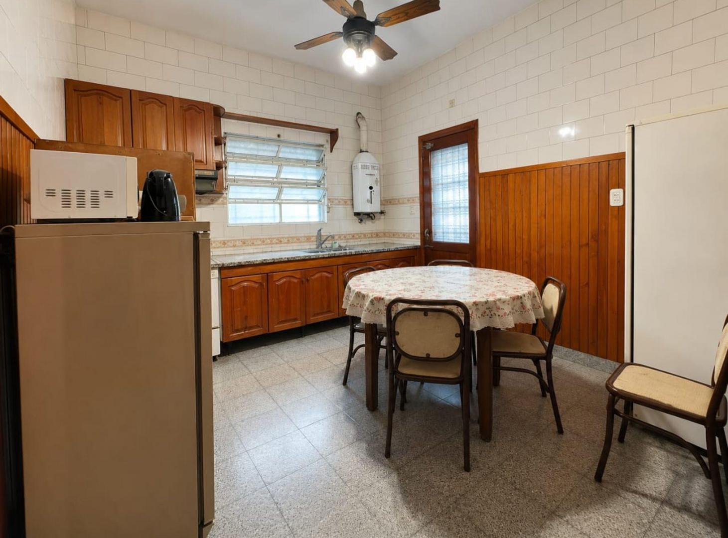 Foto de VENTA CASA 3 AMB PARQUE COCHERA GALPON LANUS OESTE, imagen 4