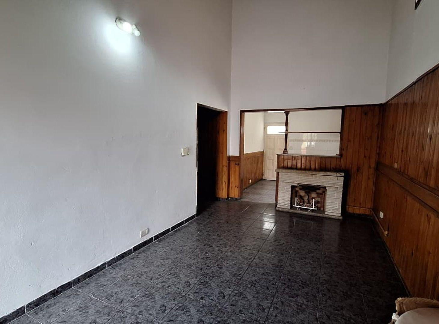 Foto de ALQUILER CASA 3 AMB LOTE 447M2. LANUS OESTE, imagen 2