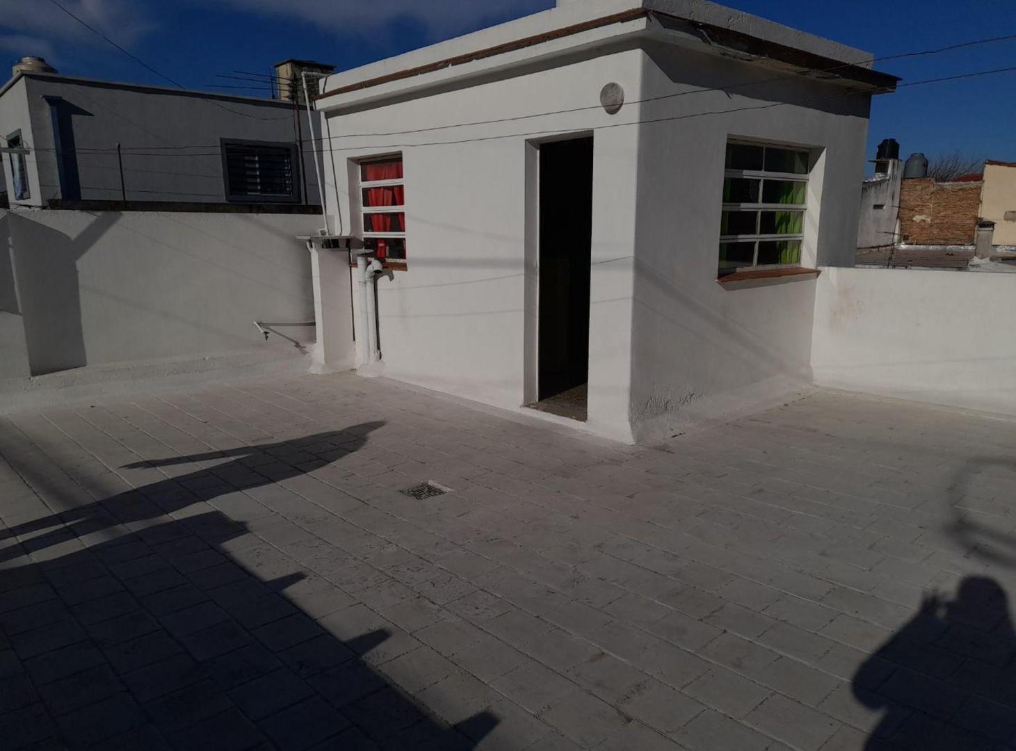 Foto de VENTA CASA 4 AMB GERLI A 3 CUAD. DE H. YIRIGOYEN, imagen 2