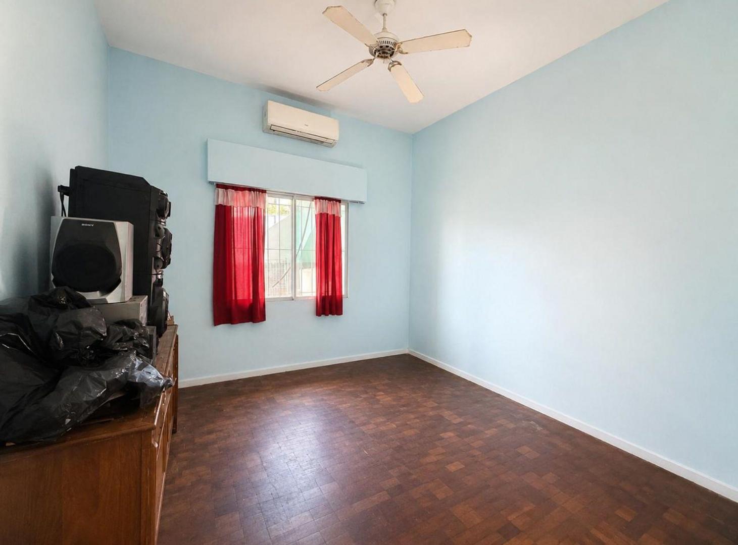 Foto de CASA DE 3 AMB C/LOCAL AL FRENTE Y AMPLIO PATIO, imagen 4