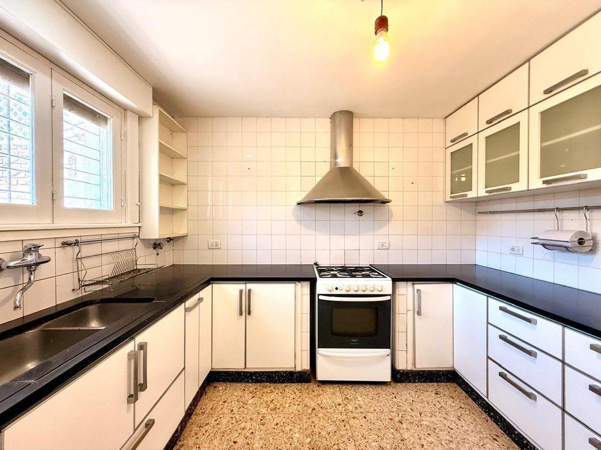 Foto de HERMOZO CHALET 5 AMB C/PARQUE Y GARAGE, imagen 3