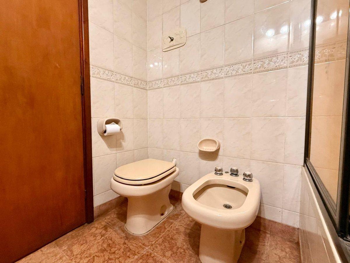 Foto de HERMOSA CASA 7 AMB C/COCHERA PATIO Y PILETA, imagen 5