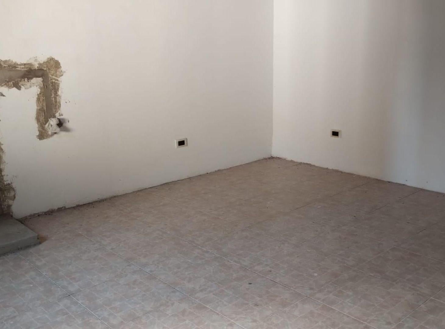 Foto de CASA VENTA 4 AMB. LANUS OESTE OPORT. 2 VIVIENDAS, imagen 4