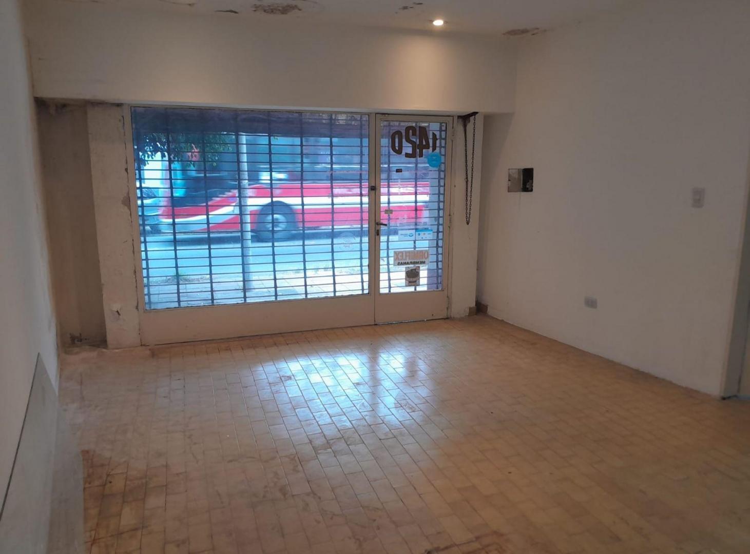Foto de Locales comerciales y depósito en Av. Viamonte, imagen 2